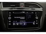 Volkswagen Tiguan R-Line Business+ 1.5 TSI 150pk DSG Automaat Panoramadak, Black Style, Adaptive cruise control, Achteruitrijcamera, Elektrische achterklep, LED matrix koplampen