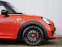 MINI John Cooper Works Mini 2.0 Chili 232 Pk Automaat DAB / Navigatie / 18 inch / Camera / Winterpakket