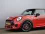 MINI John Cooper Works Mini 2.0 Chili 232 Pk Automaat DAB / Navigatie / 18 inch / Camera / Winterpakket