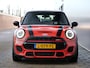 MINI John Cooper Works Mini 2.0 Chili 232 Pk Automaat DAB / Navigatie / 18 inch / Camera / Winterpakket