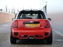 MINI John Cooper Works Mini 2.0 Chili 232 Pk Automaat DAB / Navigatie / 18 inch / Camera / Winterpakket