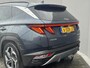Hyundai Tucson 1.6 T-GDI PHEV Premium 4WD / Vaste Trekhaak 13-polig (Trekgewicht 1.350kg) / Stuur- en Stoelverwarming / Stoelverkoeling / Adaptieve Cruise Control / 360° Camera / Climate Control / Navigatie full map / Apple Carplay & Android Auto / Elektrisch Verstelbare Voorstoelen met geheugenset Bestuurdersstoel / Keyless Entry & Start / Elektrische Achterklep