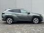 Hyundai Tucson 1.6 T-GDI PHEV Premium 4WD / Vaste Trekhaak 13-polig (Trekgewicht 1.350kg) / Stuur- en Stoelverwarming / Stoelverkoeling / Adaptieve Cruise Control / 360° Camera / Climate Control / Navigatie full map / Apple Carplay & Android Auto / Elektrisch Verstelbare Voorstoelen met geheugenset Bestuurdersstoel / Keyless Entry & Start / Elektrische Achterklep