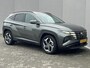 Hyundai Tucson 1.6 T-GDI PHEV Premium 4WD / Trekhaak (Trekgewicht 1.350kg) / Stuur- en Stoelverwarming / Stoelverkoeling / Adaptieve Cruise Control / 360° Camera / Climate Control / Navigatie full map / Apple Carplay & Android Auto / Elektrisch Verstelbare Voorstoelen met geheugenset Bestuurdersstoel / Keyless Entry & Start / Elektrische Achterklep