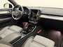 Volvo XC40 B4 211pk Plus Dark / Harman&Kardon / Elektr. Stoelen / 19'' + All Season / Elektr. Trekhaak / Noodreservewiel / Keyless / BLIS / ACC / Verw. Voorruit /