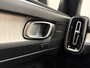 Volvo XC40 B4 211pk Plus Dark / Harman&Kardon / Elektr. Stoelen / 19'' + All Season / Elektr. Trekhaak / Noodreservewiel / Keyless / BLIS / ACC / Verw. Voorruit /