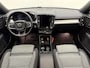 Volvo XC40 B4 211pk Plus Dark / Harman&Kardon / Elektr. Stoelen / 19'' + All Season / Elektr. Trekhaak / Noodreservewiel / Keyless / BLIS / ACC / Verw. Voorruit /