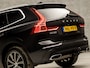 Volvo XC60 2.0 T8 Twin Engine AWD Inscription 391Pk Automaat (PANORAMADAK, APPLE CARPLAY, HARMAN/KARDON, MEMORY SEATS, ZWART HEMEL, STOELVERWARMING VOOR/ACHTER, LUXE LEDER, TREKHAAK, CAMERA, STUURWIEL VERWARMD, NIEUWSTAAT)