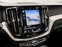 Volvo XC60 2.0 T8 Twin Engine AWD Inscription 391Pk Automaat (PANORAMADAK, APPLE CARPLAY, HARMAN/KARDON, MEMORY SEATS, ZWART HEMEL, STOELVERWARMING VOOR/ACHTER, LUXE LEDER, TREKHAAK, CAMERA, STUURWIEL VERWARMD, NIEUWSTAAT)