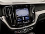 Volvo XC60 2.0 T8 Twin Engine AWD Inscription 391Pk Automaat (PANORAMADAK, APPLE CARPLAY, HARMAN/KARDON, MEMORY SEATS, ZWART HEMEL, STOELVERWARMING VOOR/ACHTER, LUXE LEDER, TREKHAAK, CAMERA, STUURWIEL VERWARMD, NIEUWSTAAT)