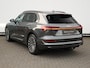 Audi E-tron 55 quattro S edition 95 kWh | Pano | Trekhaak | B&O | Ambient lighting | Luchtvering | 360° camera | HUD | Leder |