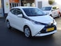 Toyota Aygo 1.0 VVT-i x-play Airco, achteruitrijcamera, elektrische ramen, centrale vergrendeling, telefoonbereiding, enz.