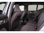 Volvo EX40 Extended Range Plus 82 kWh - IntelliSafe Assist & Surround - 360º Camera - Verwarmde voorstoelen, stuur & achterbank - Parkeersensoren voor & achter - Elektr. bedienb. bestuurdersstoel met geheugen - Draadloze tel. lader - Warmtepomp - Extra getint glas - Elektr. inklapbare trekhaak - 19' LMV