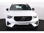 Volvo XC40 B4 Plus Dark - IntelliSafe Assist & Surround - Harman/Kardon audio - Parkeercamera achter - Verwarmde voorstoelen & stuur - Parkeersensoren voor & achter - Elektr. bedienb. voorstoelen met geheugen links - Draadloze tel. lader - Elektr. inklapbare trekhaak - 18' LMV