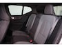 Volvo XC40 B4 Plus Dark - IntelliSafe Assist & Surround - Harman/Kardon audio - Parkeercamera achter - Verwarmde voorstoelen & stuur - Parkeersensoren voor & achter - Elektr. bedienb. voorstoelen met geheugen links - Draadloze tel. lader - Elektr. inklapbare trekhaak - 18' LMV