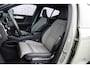 Volvo XC40 2.0 B4 Plus Dark | Trekhaak | Adaptive Cruise Control | Dode hoek detectie BLIS | Harman/Kardon audio | Elektrische stoelverstelling | Stoel- en stuurverwarming | Verwarmde Voorruit |
