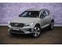 Volvo XC40 2.0 B4 Plus Dark | Trekhaak | Adaptive Cruise Control | Dode hoek detectie BLIS | Harman/Kardon audio | Elektrische stoelverstelling | Stoel- en stuurverwarming | Verwarmde Voorruit |