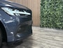 Volvo V60 B3 Essential Edition | Trekhaak | All Season Banden | Adaptieve Cruise Control | Stoelverwarming voor+achter | Stuurwielverwarming | Google Infotainment | Pilot Assist | BLIS Dode Hoek Detectie | Parkeercamera | Parkeersensoren voor+achter | Automatisch d