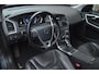 Volvo XC60 T5 R-Design| Panoramadak | Camera | Trekhaak | Stoelverwarming | Leer | Bluetooth | Elektrische stoelen |