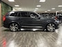 Volvo XC90 T8 AWD Recharge Inscription | Luchtvering | Trekhaak | Harman Kardon | Schuifdak | Head- Up Display | Adaptieve Cruise Control | Standkachel met Volvo On Call App | Stoelverwarming voor+achter | Stuurwielverwarming | 22 Inch | Parkeercamera | Full LED Mee