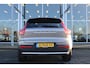 Volvo XC40 T2 Automaat Momentum Business | Trekhaak | Adapt. Cruise | Verw. Stoel & stuurwiel | Camera | DAB