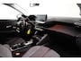 Peugeot 208 Hybrid 100 e-DCS6 Allure | Achterbank in delen neerklapbaar | Apple Carplay/Android Auto|telefoonintegratie premium | Armsteun voor