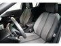 Peugeot 208 Hybrid 100 e-DCS6 Allure | Achterbank in delen neerklapbaar | Apple Carplay/Android Auto|telefoonintegratie premium | Armsteun voor