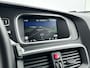 Volvo V40 T3 A/T Nordic+ | 16" | LED koplampen | Navigatie | Stoelverwarming | Parkeerverwarming | Voorruitverwarming | Parkeersensoren achter | Half leder | Climate Control