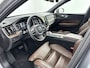 Volvo XC60 T8 Recharge Inscription | 20" | Luchtvering | Harman Kardon | Trekhaak | Panoramadak | Full LED | Stoel/stuurverwarming | Parkeerverwarming | Adaptieve Cruise | BLIS | Parkeercamera