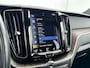 Volvo XC60 T8 Recharge Inscription | 20" | Luchtvering | Harman Kardon | Trekhaak | Panoramadak | Full LED | Stoel/stuurverwarming | Parkeerverwarming | Adaptieve Cruise | BLIS | Parkeercamera