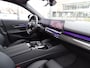 BMW 5-Serie Touring 520i M Sportpakket Elek.Trekhaak Pano.Dak Driv.Ass. Plus Stoelventilatie Live Cockpit Pro. Head-up Harman-Kardon 19" LM Velgen