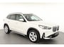 BMW X1 sDrive18iA xLine ** ADAPT. LED, LEDER, PANORAMA, TREKH, ADAPT. CRUISE, ACT. SPORTST ** 1e EIG - Ex BMW-AG - UNFALLFREI ** ** INFORMEER OOK NAAR ONZE AANTREKKELIJKE FINANCIAL-LEASE TARIEVEN **