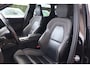 Volvo XC60 T6 Recharge AWD R-Design | Panoramadak | Stoelverwarming | Parkeercamera | BLIS | Pilot Assist | 21 Inch | Glossy Black | Keyless