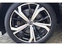 Volvo XC60 T6 Recharge AWD R-Design | Panoramadak | Stoelverwarming | Parkeercamera | BLIS | Pilot Assist | 21 Inch | Glossy Black | Keyless