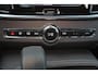Volvo V90 T6 Recharge AWD Plus Dark - IntelliSafe Assist & Surround - 360º Camera - Harman/Kardon audio - Adaptieve LED koplampen - Verwarmde voorstoelen, stuur & achterbank - Parkeersensoren voor & achter - Elektr. bedienb. voorstoelen met geheugen - Extra getint glas - Elektr. inklapbare trekhaak - 19' LMV