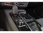 Volvo V90 T6 Recharge AWD Plus Dark - IntelliSafe Assist & Surround - 360º Camera - Harman/Kardon audio - Adaptieve LED koplampen - Verwarmde voorstoelen, stuur & achterbank - Parkeersensoren voor & achter - Elektr. bedienb. voorstoelen met geheugen - Extra getint glas - Elektr. inklapbare trekhaak - 19' LMV