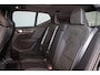 Volvo EX40 Extended Range Ultra Black Ed. 82 kWh - Panorama/schuifdak - IntelliSafe Assist & Surround - 360º Camera - Harman/Kardon audio - Verwarmde voorstoelen, stuur & achterbank - Parkeersensoren voor & achter - Elektr. bedienb. voorstoelen met geheugen links - Draadloze tel. lader - Warmtepomp - Extra getint glas - 20' LMV