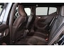 Volvo EX40 Extended Range Ultra Black Ed. 82 kWh - Panorama/schuifdak - IntelliSafe Assist & Surround - 360º Camera - Harman/Kardon audio - Verwarmde voorstoelen, stuur & achterbank - Parkeersensoren voor & achter - Elektr. bedienb. voorstoelen met geheugen links - Draadloze tel. lader - Warmtepomp - Extra getint glas - 20' LMV