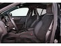 Volvo EX40 Extended Range Ultra Black Ed. 82 kWh - Panorama/schuifdak - IntelliSafe Assist & Surround - 360º Camera - Harman/Kardon audio - Verwarmde voorstoelen, stuur & achterbank - Parkeersensoren voor & achter - Elektr. bedienb. voorstoelen met geheugen links - Draadloze tel. lader - Warmtepomp - Extra getint glas - 20' LMV