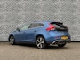Volvo V40 2.0 T4 Business Sport | Trekhaak | Panoramadak | Lederen bekleding | Parkeersensoren voor + achter | Standkachel | Navigatie | Keyless | Volvo On Call | Stoelverwarming | Climate control | Getint glas |