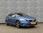 Volvo V40 2.0 T4 Business Sport | Trekhaak | Panoramadak | Lederen bekleding | Parkeersensoren voor + achter | Standkachel | Navigatie | Keyless | Volvo On Call | Stoelverwarming | Climate control | Getint glas |