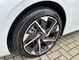 Peugeot 308 Sw 1.6 HYbrid 180pk e-EAT8 Allure | Navigatie | Voorruitverwarming | Stoelverwarming | 360 camera | Parkeersensoren |
