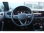 Volkswagen Polo 1.0 TSI 2x R-Line Automaat Navigatie/Virtual cockpit/Adaptive cruise control/Achteruitrijcamera/Parkeersensoren rondom/Apple carplay/Stoelverwarming/LED grill/IQ.light/Climate control/Draadloze telefoonlader/DAB/17''Lichtmetalen velgen.