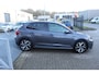 Volkswagen Polo 1.0 TSI 2x R-Line Automaat Navigatie/Virtual cockpit/Adaptive cruise control/Achteruitrijcamera/Parkeersensoren rondom/Apple carplay/Stoelverwarming/LED grill/IQ.light/Climate control/Draadloze telefoonlader/DAB/17''Lichtmetalen velgen.