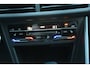 Volkswagen Polo 1.0 TSI 2x R-Line Automaat Navigatie/Virtual cockpit/Adaptive cruise control/Achteruitrijcamera/Parkeersensoren rondom/Apple carplay/Stoelverwarming/LED grill/IQ.light/Climate control/Draadloze telefoonlader/DAB/17''Lichtmetalen velgen.