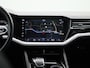 Volkswagen Touareg Elegance 3.0 TSi eHybrid 4MOTION 381 PK | Automaat | Plug-In | Trekhaak | Panoramadak | Leder | Luchtvering | LED Matrix | Head-Updisplay | Dealer Onderhouden