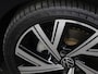 Volkswagen Golf 1.5eTSI/150PK R-Line DSG · Panoramadak · Apple/Android Car Play· Camera + Parkeersensoren · Garantie tot april 2028 of 100000km.
