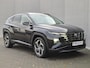 Hyundai Tucson 1.6 T-GDI PHEV Plug-in Comfort Smart 4WD Automaat / Accu SOH 100% / Fabrieksgarantie tot 10-2026 / Dealer onderhouden / Trekgewicht 1350 kg / EAER bereik 62 km bereik stad 74 km / Apple Carplay Android Auto / Adaptief CC /