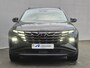 Hyundai Tucson 1.6 T-GDI PHEV Plug-in Comfort Smart 4WD Automaat / Accu SOH 100% / Fabrieksgarantie tot 10-2026 / Dealer onderhouden / Trekgewicht 1350 kg / EAER bereik 62 km bereik stad 74 km / Apple Carplay Android Auto / Adaptief CC /