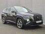 Hyundai Tucson 1.6 T-GDI PHEV Plug-in Comfort Smart 4WD Automaat / Accu SOH 100% / Fabrieksgarantie tot 10-2026 / Dealer onderhouden / Trekgewicht 1350 kg / EAER bereik 62 km bereik stad 74 km / Apple Carplay Android Auto / Adaptief CC /
